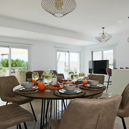 Phaedrus Living Luxury Ellison Villa *