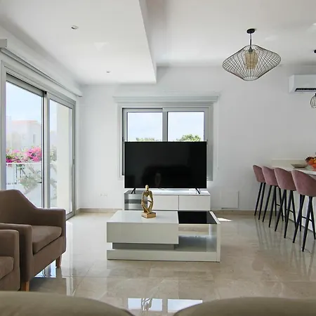 Phaedrus Living Luxury Ellison Villa