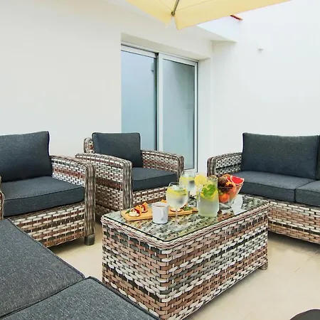 Phaedrus Living Luxury Ellison Villa *