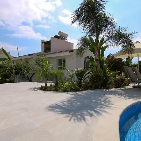 Phaedrus Living Luxury Ellison Villa *